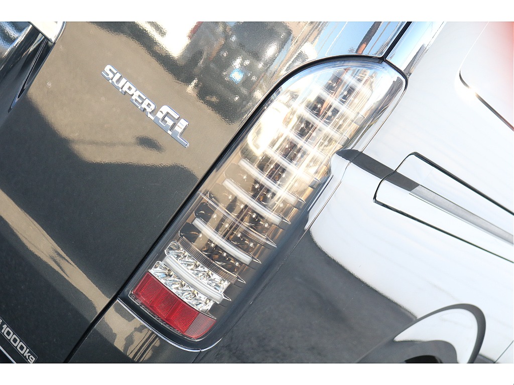 トヨタ ハイエースバン 5ドアバン2.0スーパーGLロング ライトカスタムPKG ローダウン ベッドキット エアロ アルミ 神奈川県の詳細画像 その15