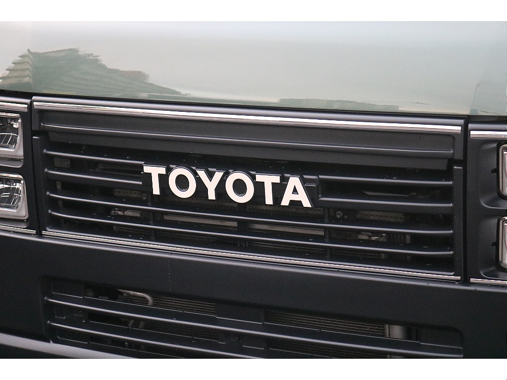 TOYOTAエンブレム付きフロントグリル♪