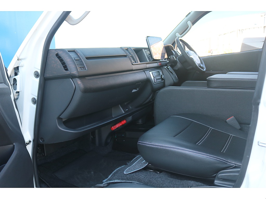 トヨタ ハイエース(24枚目)