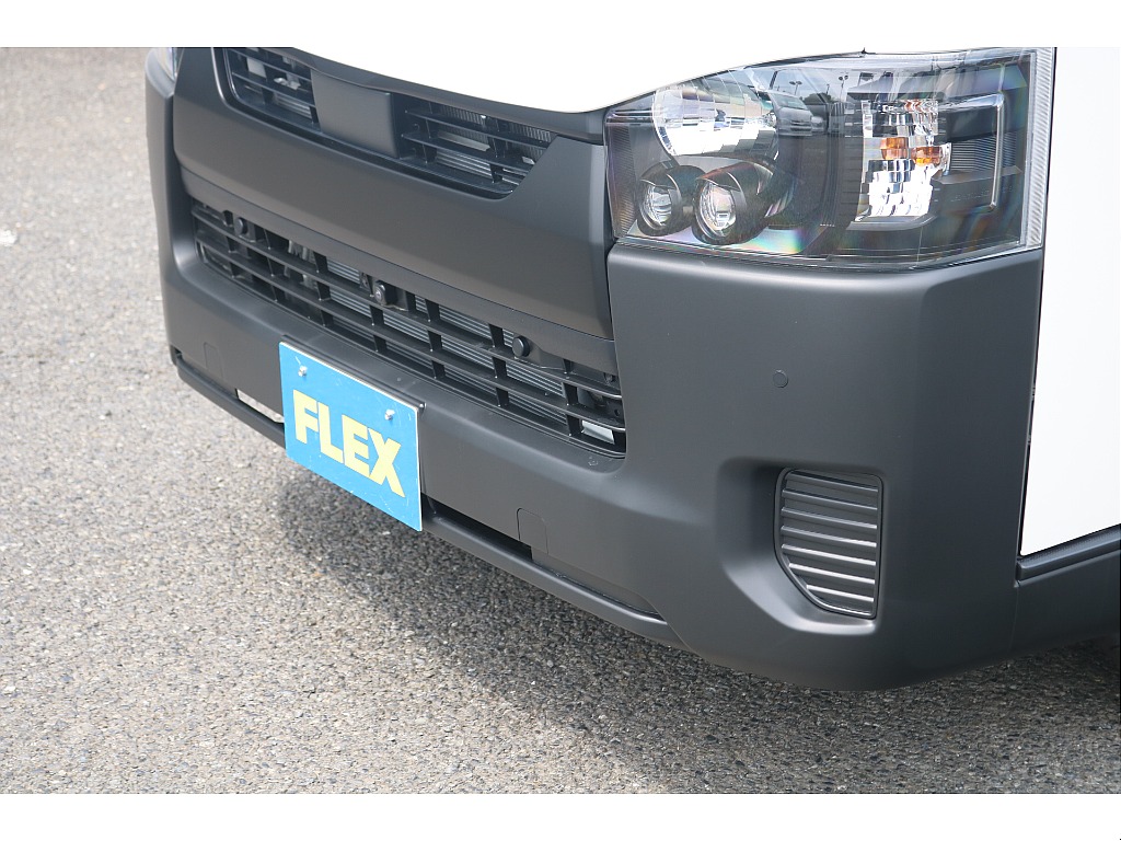 トヨタ ハイエースバン(4枚目)