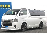 大人気のハイエースバン S-GLダークプライムⅡが入庫致しました！ 定番のローダウンスタイルに、オリジナルバルベロU/G17インチアルミホイール＆ナスカータイヤを新品でインストール♪