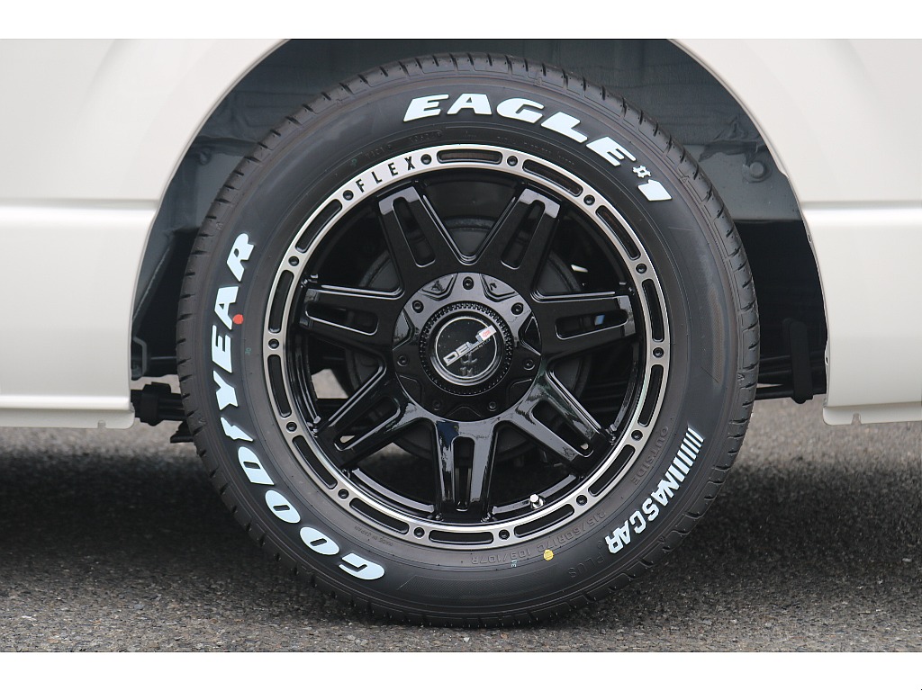 トヨタ ハイエースバン(2枚目)