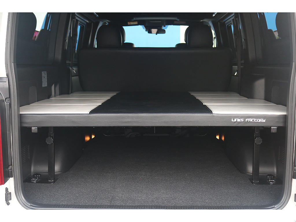 ベッドキット装備ですぐに車中泊もok!