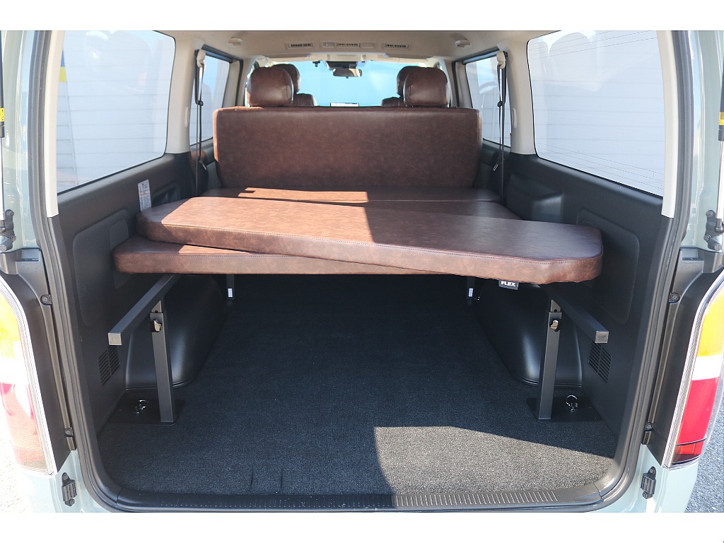 トヨタ ハイエースバン(2枚目)