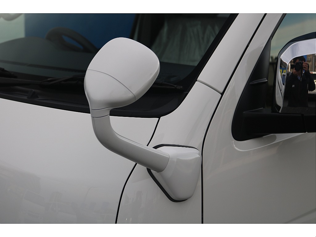 トヨタ ハイエースバン(10枚目)