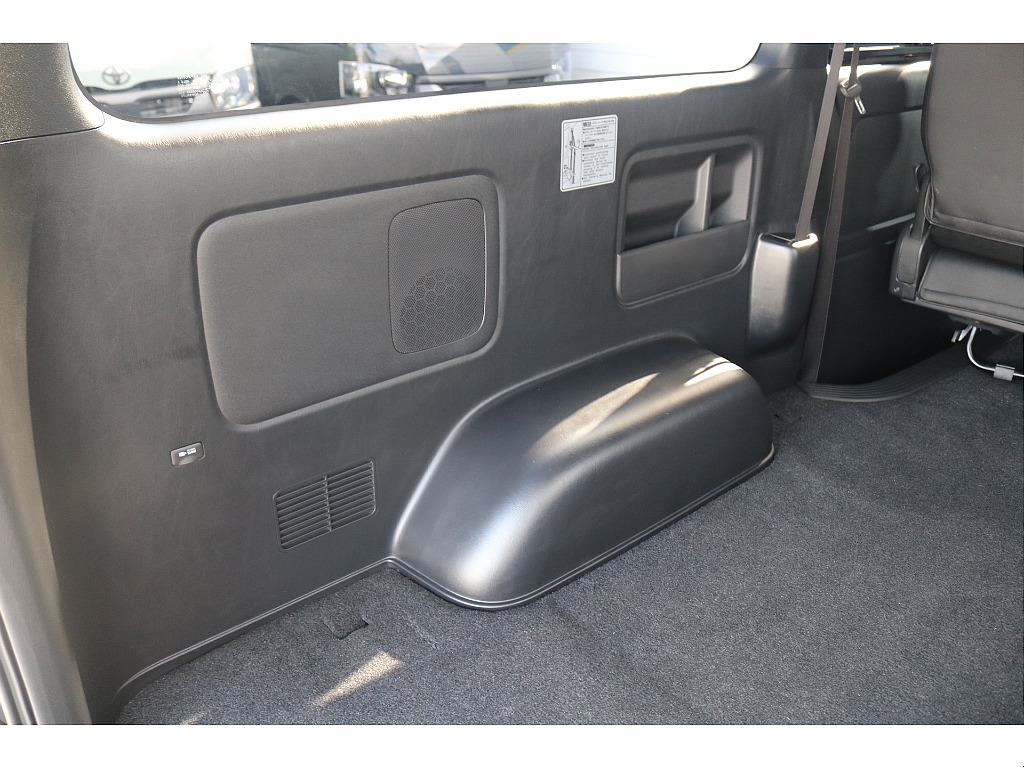 トヨタ ハイエースバン(32枚目)