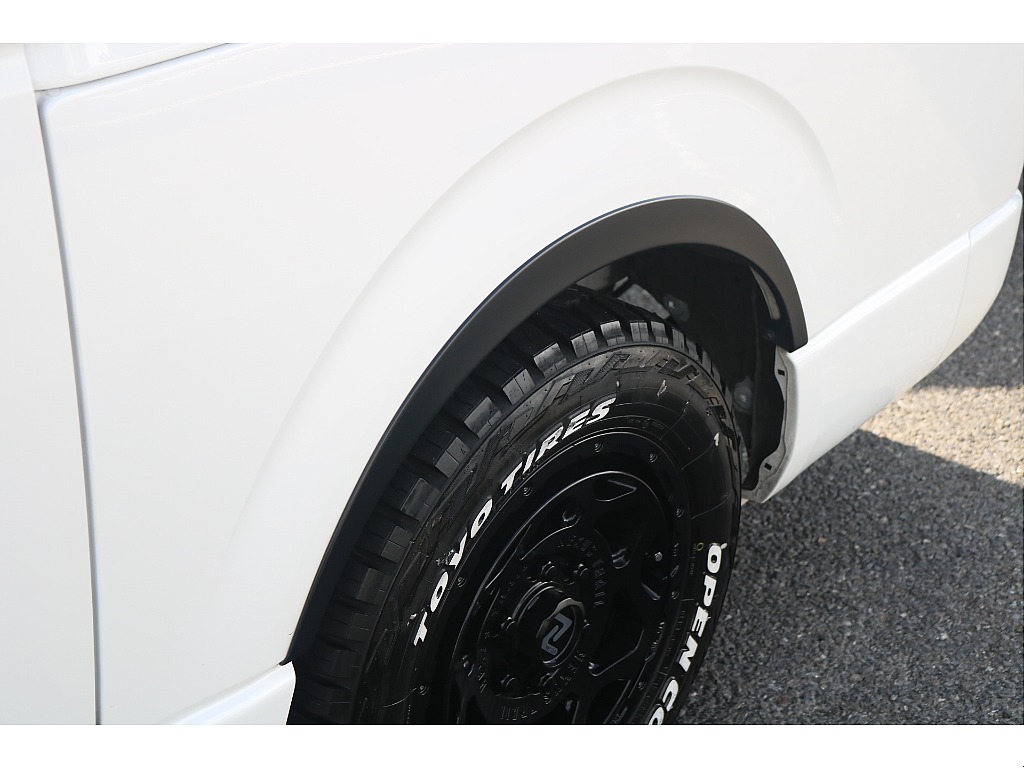 トヨタ ハイエースバン(5枚目)