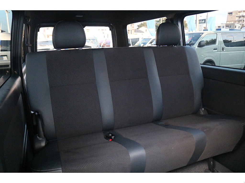 トヨタ ハイエースバン(34枚目)