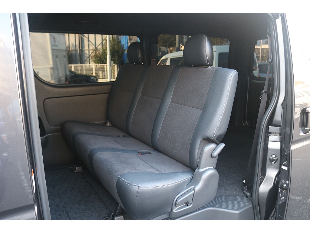 トヨタ ハイエースバン(35枚目)