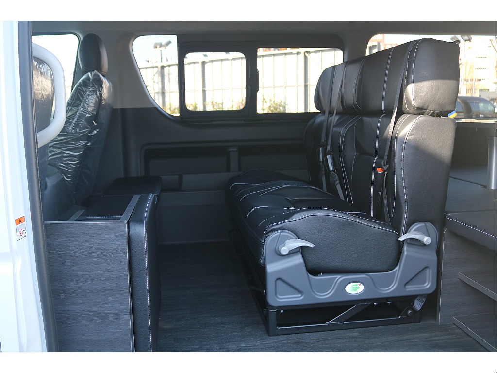 トヨタ ハイエース(3枚目)