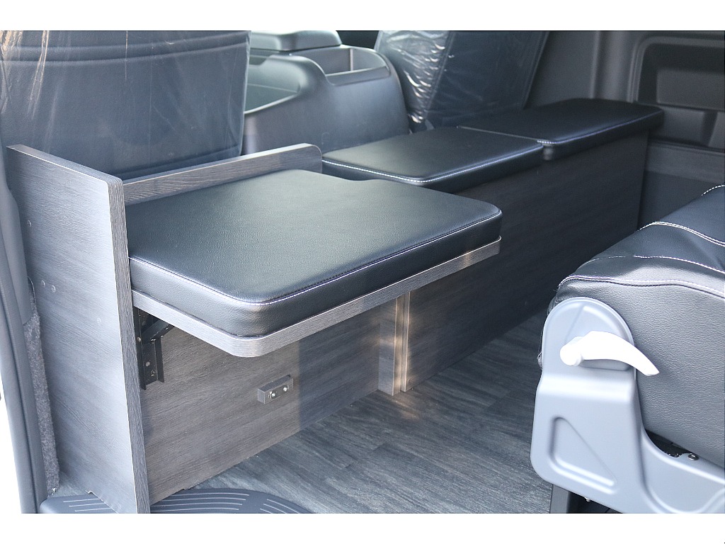 トヨタ ハイエース(4枚目)