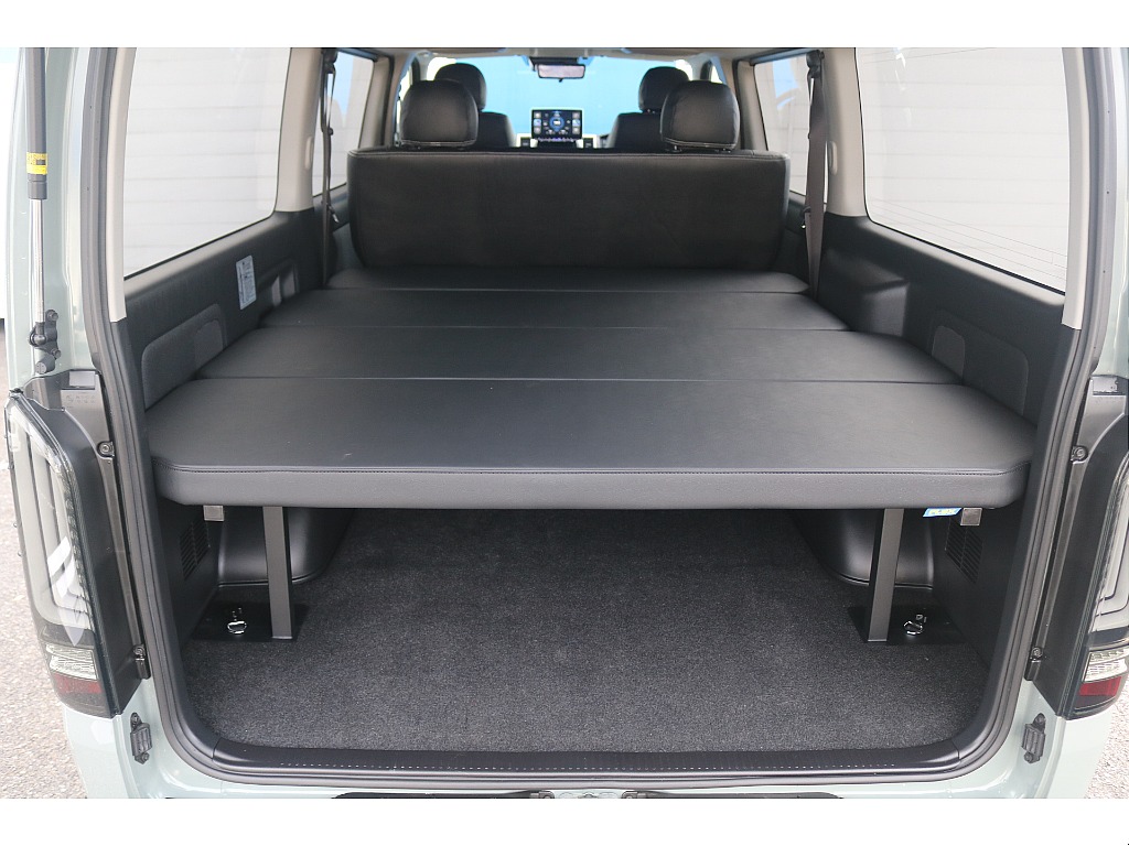 トヨタ ハイエースバン(2枚目)