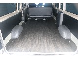 フローリング施工済みの広々荷室♪