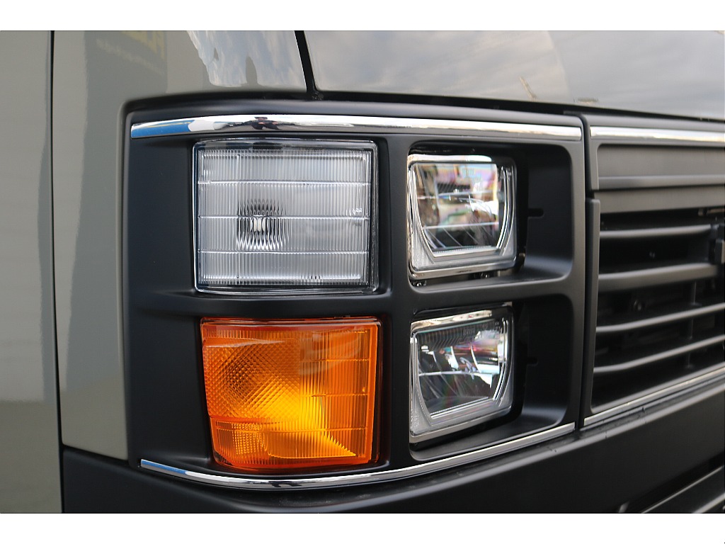 オプションのLEDヘッドライト搭載♪