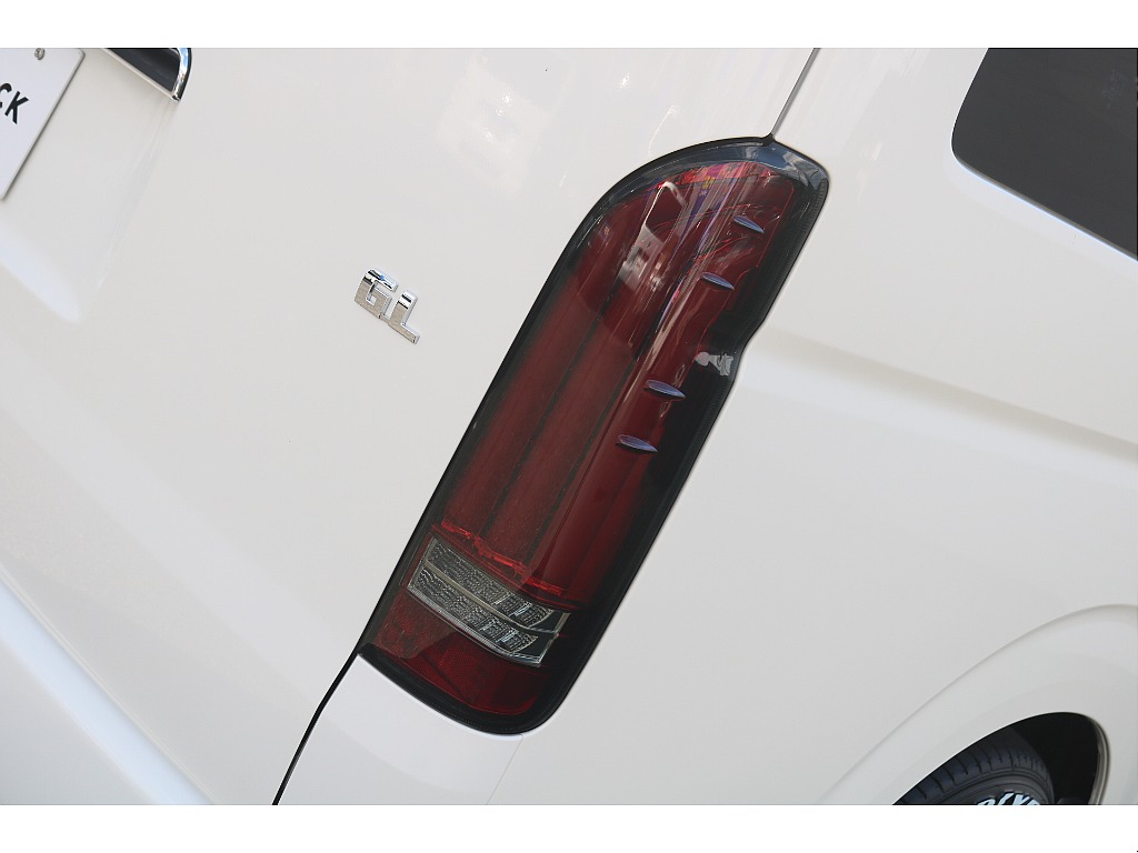 トヨタ ハイエースコミューター(15枚目)