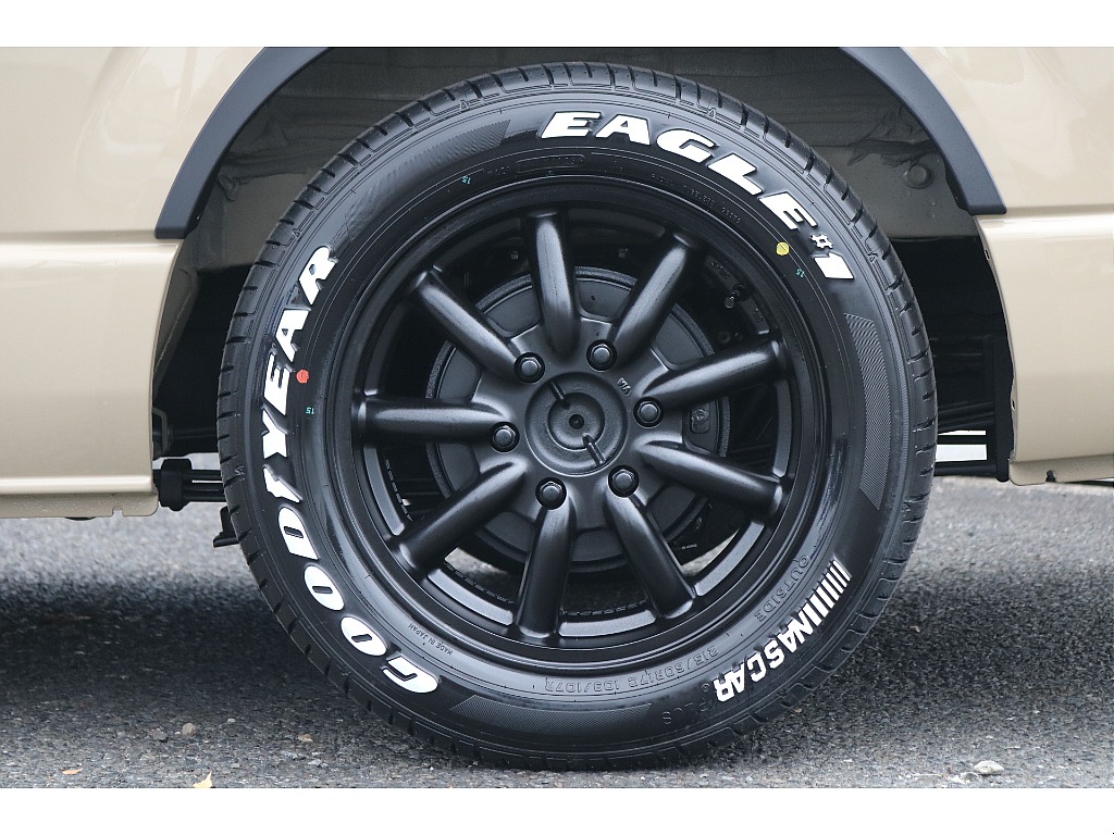 グッドイヤー　ナスカータイヤ215/60R17　＆　ファブレスMC-9　17インチ！