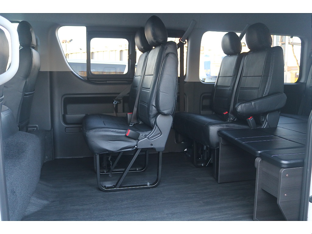 トヨタ ハイエース(3枚目)