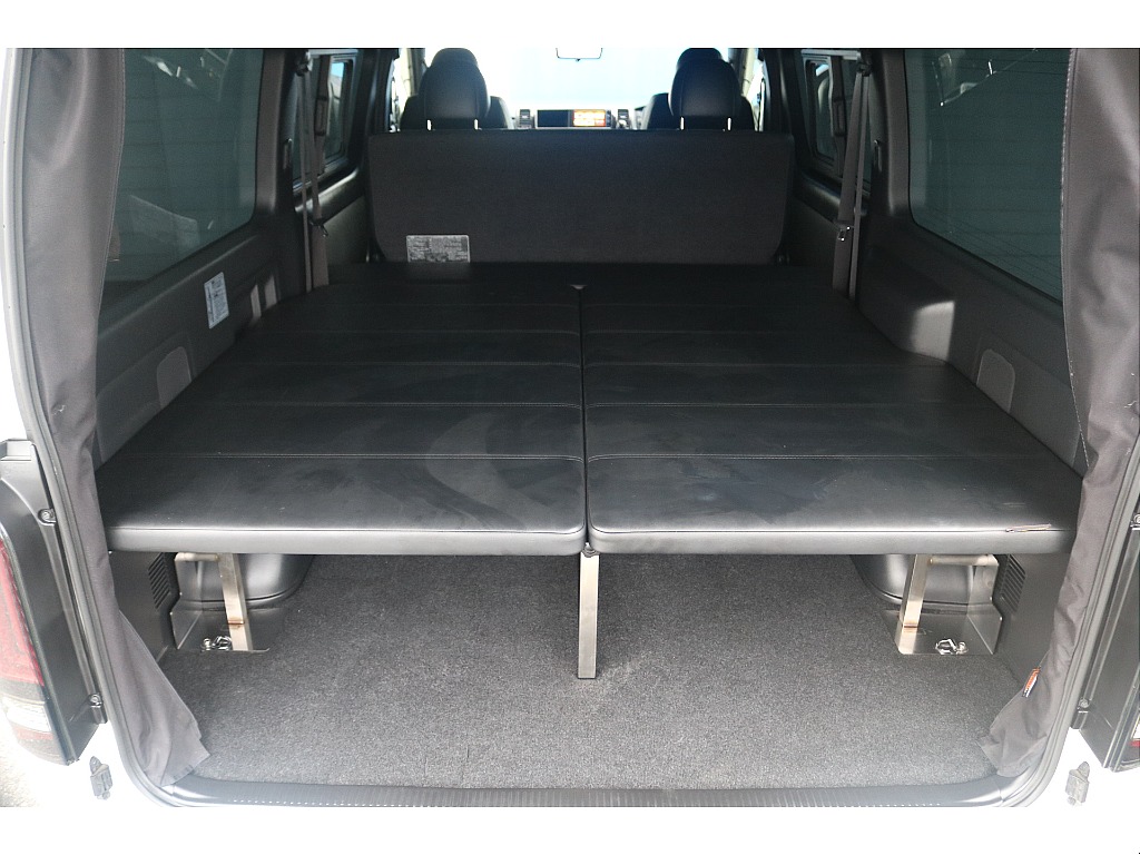 トヨタ ハイエースバン(2枚目)