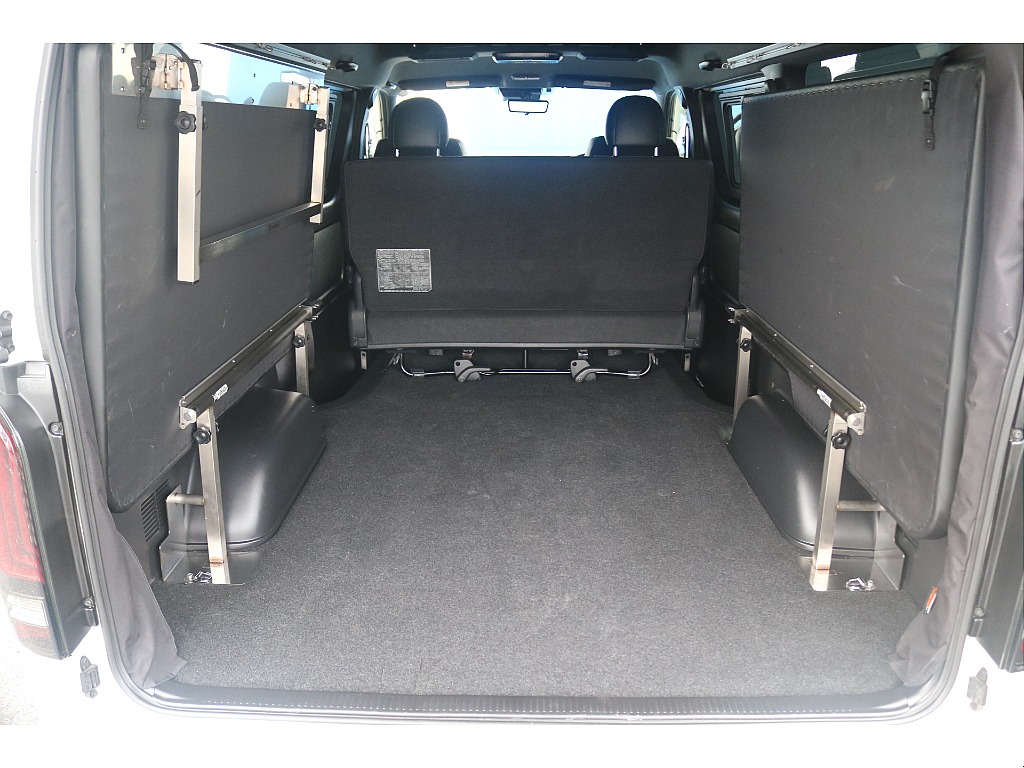 トヨタ ハイエースバン(4枚目)