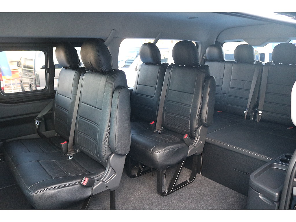 トヨタ ハイエース(2枚目)