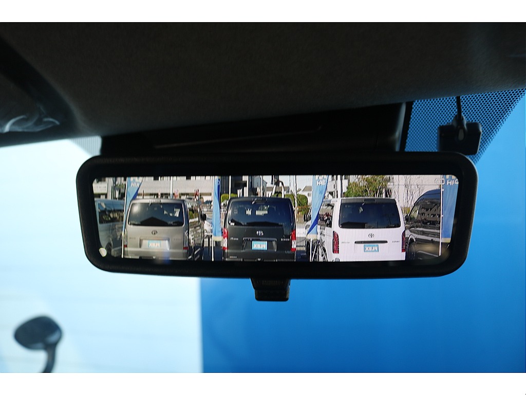 トヨタ ハイエース(5枚目)