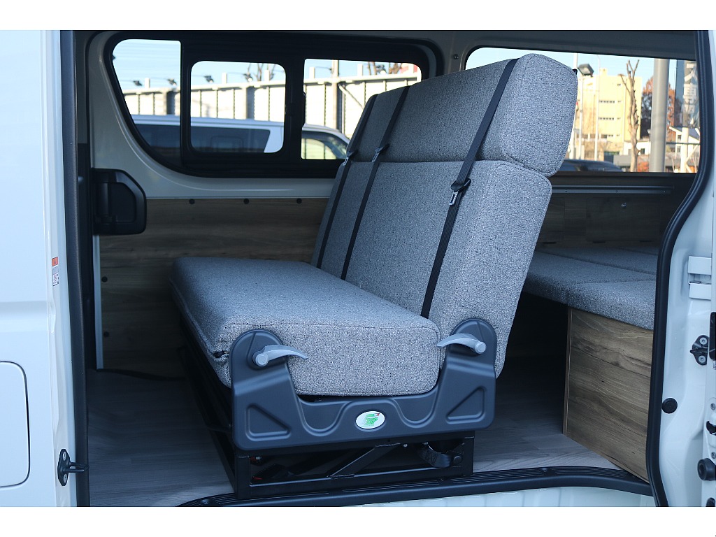 トヨタ ハイエースバン(4枚目)