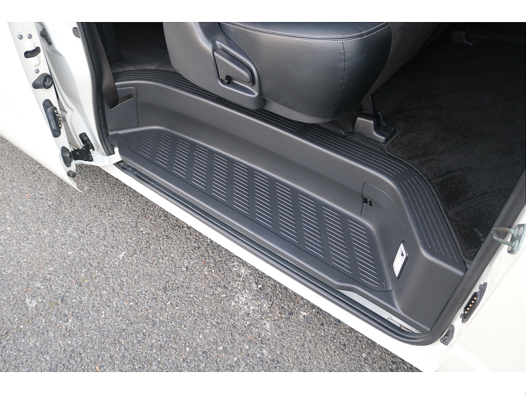 トヨタ ハイエースバン(14枚目)