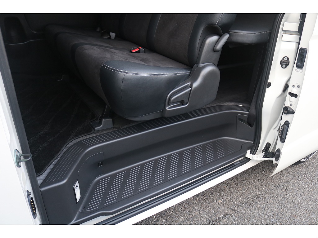 トヨタ ハイエースバン(5枚目)