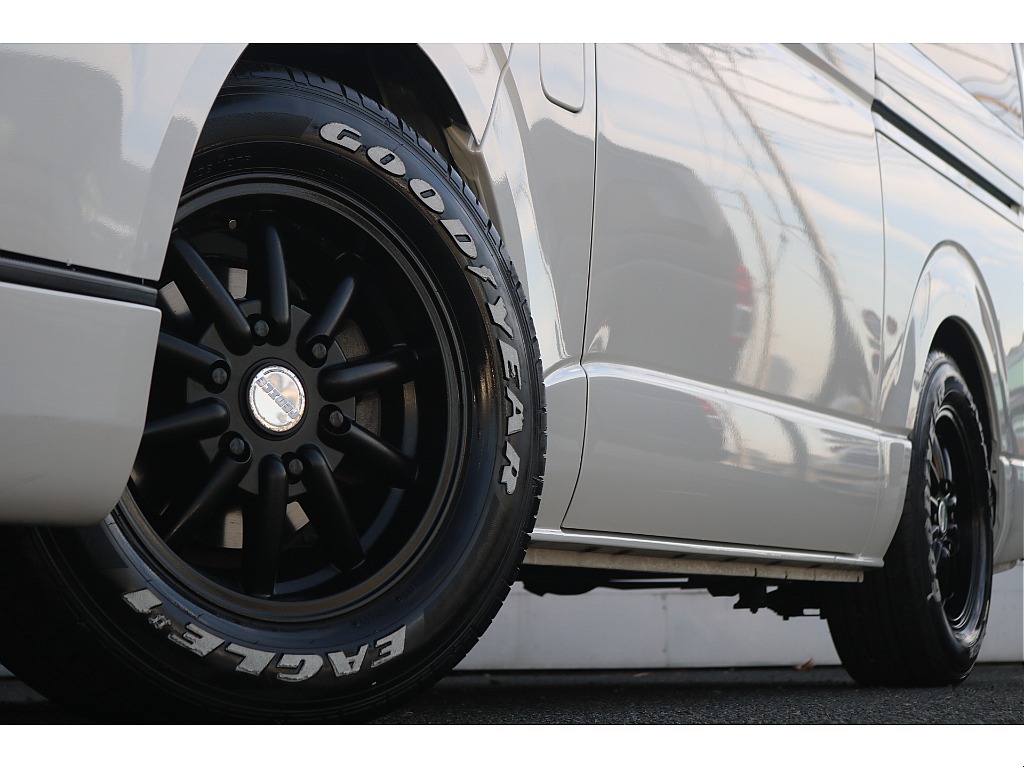 トヨタ ハイエースバン(8枚目)