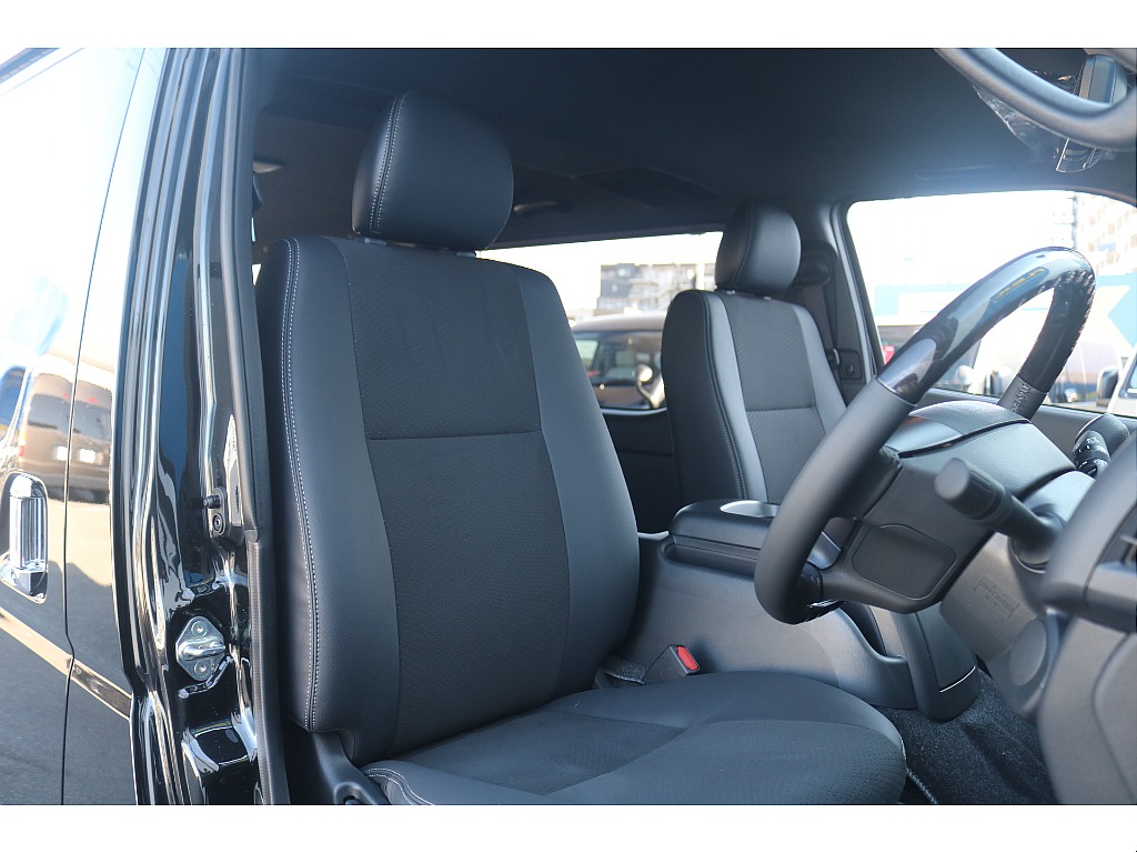 トヨタ ハイエースバン(34枚目)