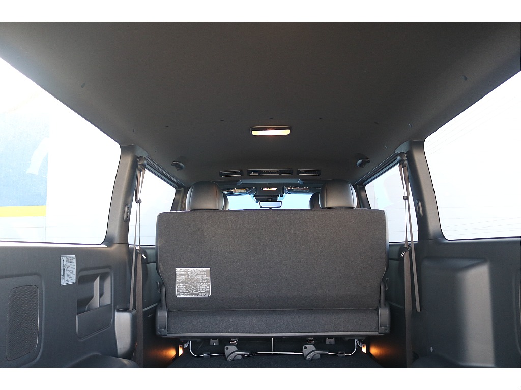 トヨタ ハイエースバン(8枚目)