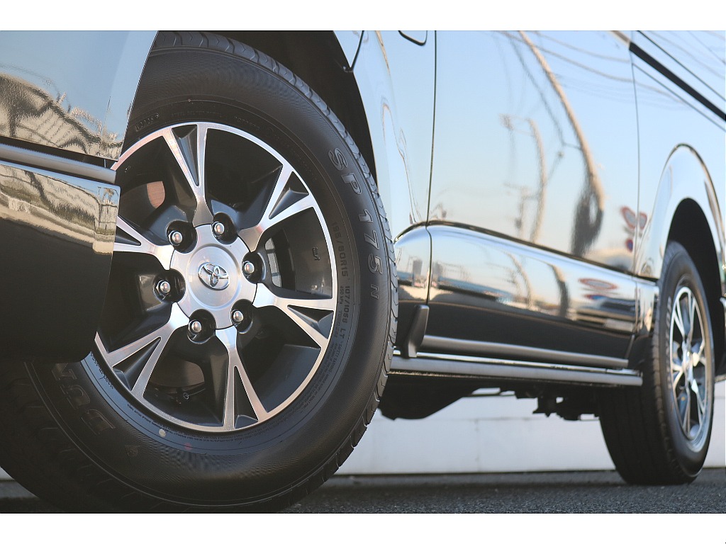 トヨタ ハイエースバン(9枚目)