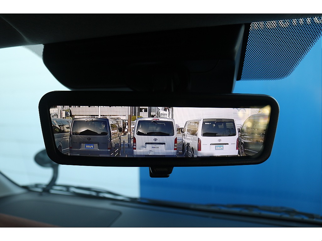 トヨタ ハイエースバン(5枚目)