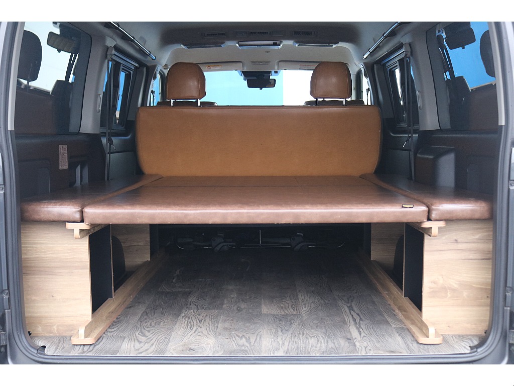 トヨタ ハイエースバン(2枚目)