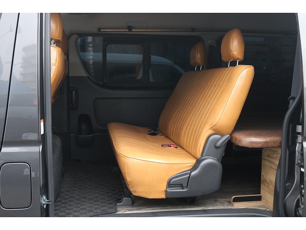 トヨタ ハイエースバン(4枚目)