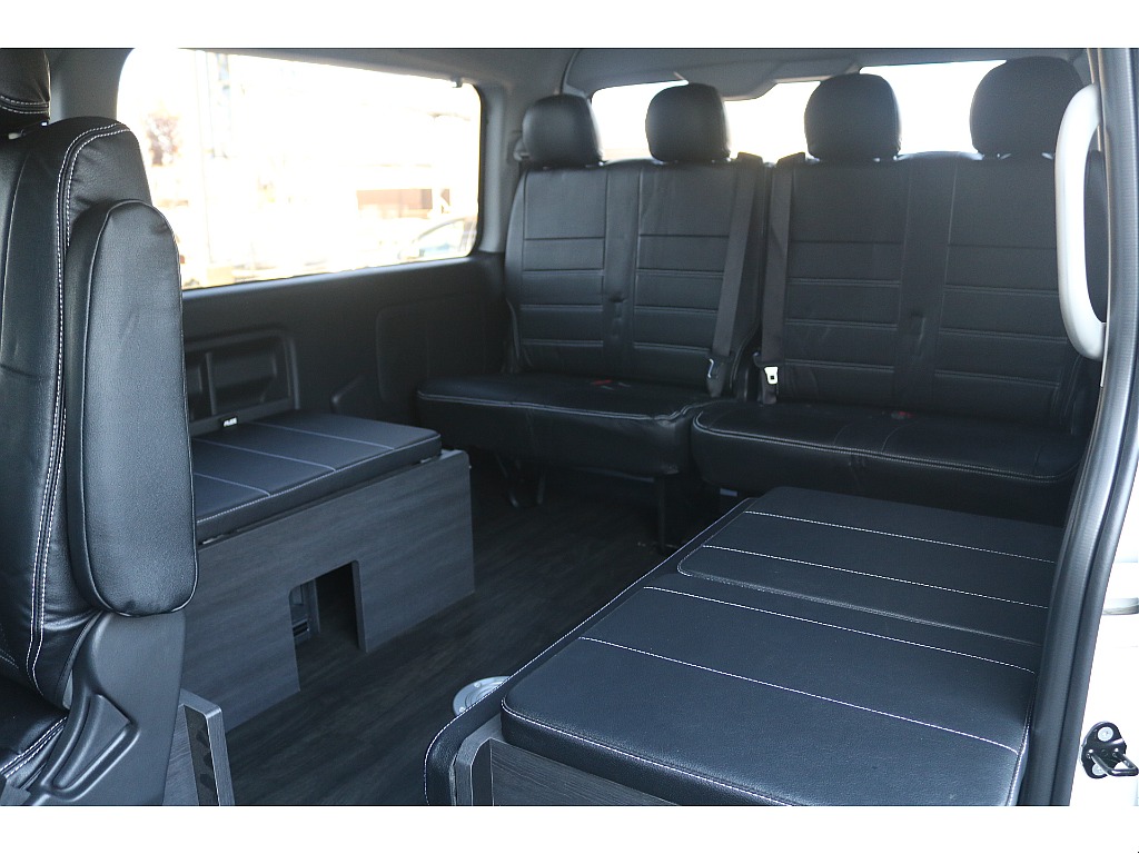 トヨタ ハイエース(3枚目)