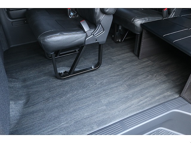 フローリング施工済み♪