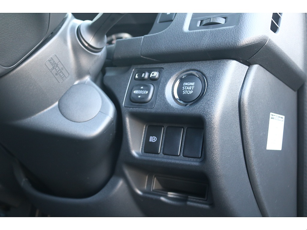 トヨタ ハイエースバン(8枚目)