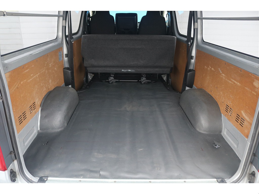 トヨタ ハイエースバン(2枚目)