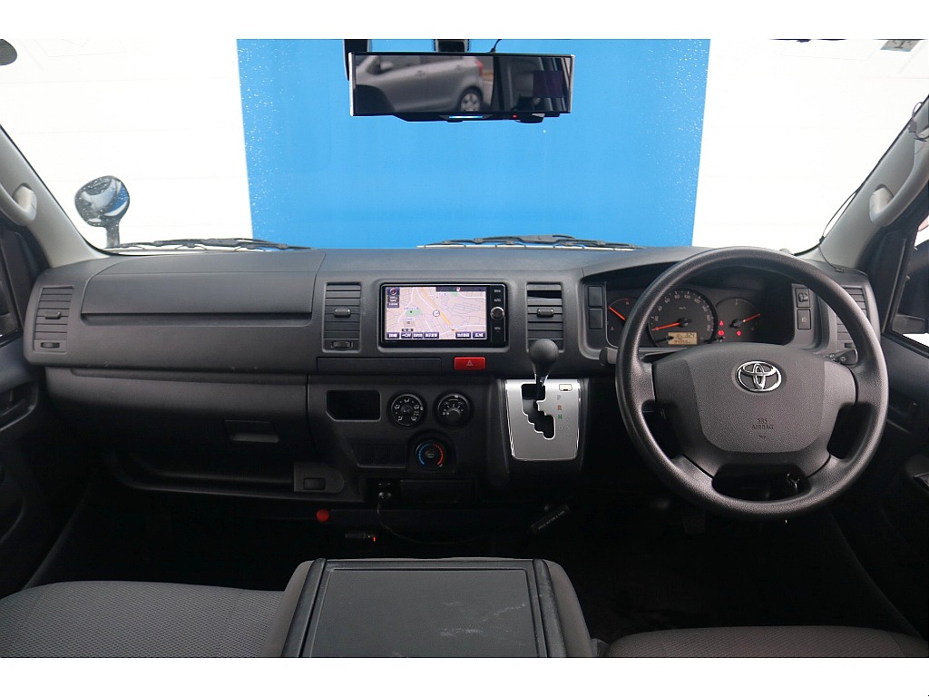 トヨタ ハイエースバン(8枚目)