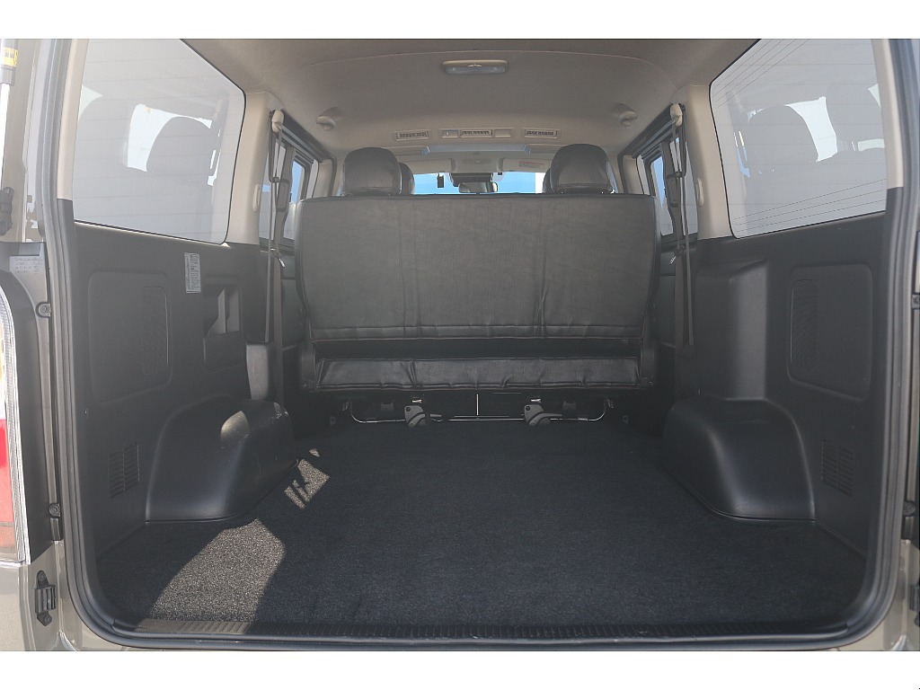 トヨタ ハイエースバン(2枚目)