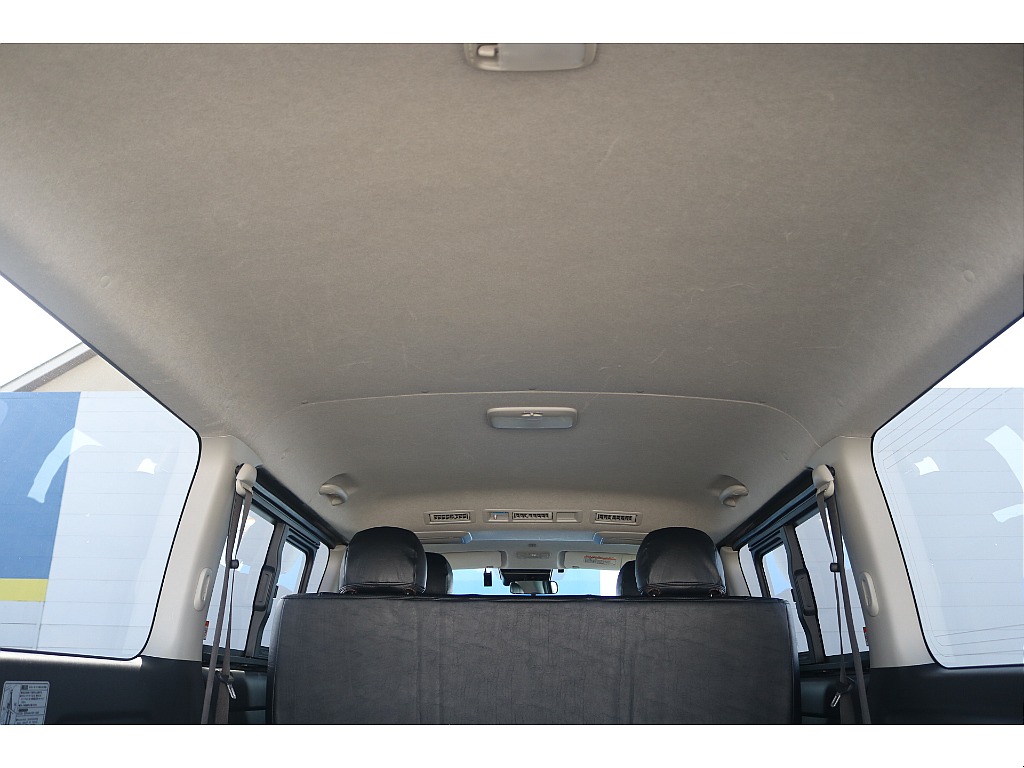 トヨタ ハイエースバン(3枚目)