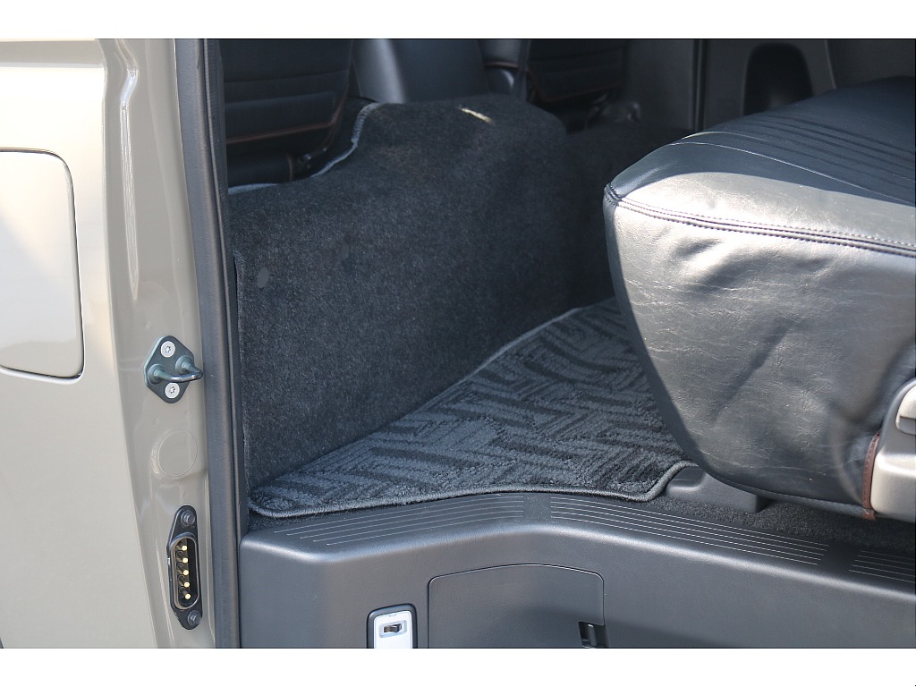 トヨタ ハイエースバン(6枚目)