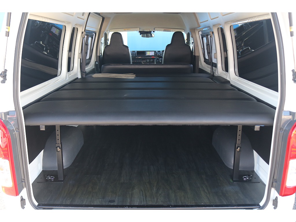 トヨタ ハイエースバン(2枚目)