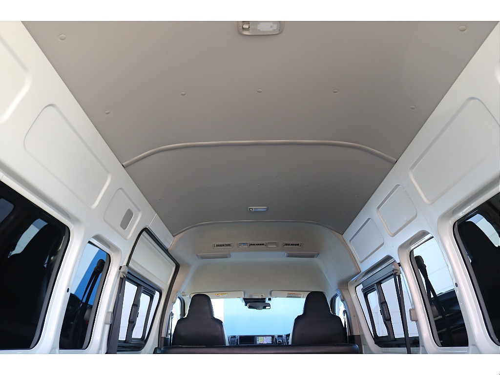 トヨタ ハイエースバン(3枚目)