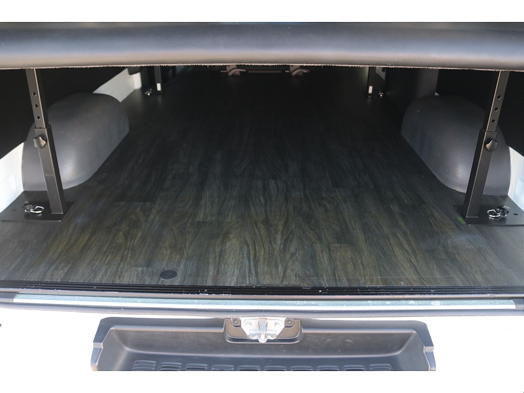 トヨタ ハイエースバン(6枚目)