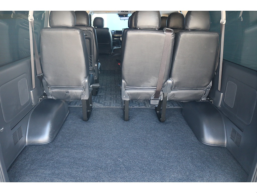 トヨタ ハイエース(4枚目)