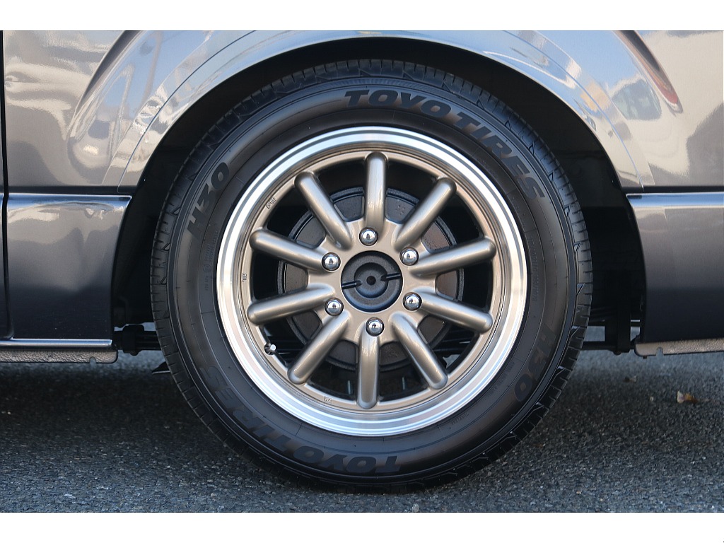 トヨタ ハイエースバン(9枚目)