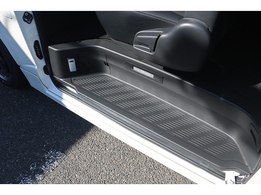 トヨタ ハイエースバン(13枚目)