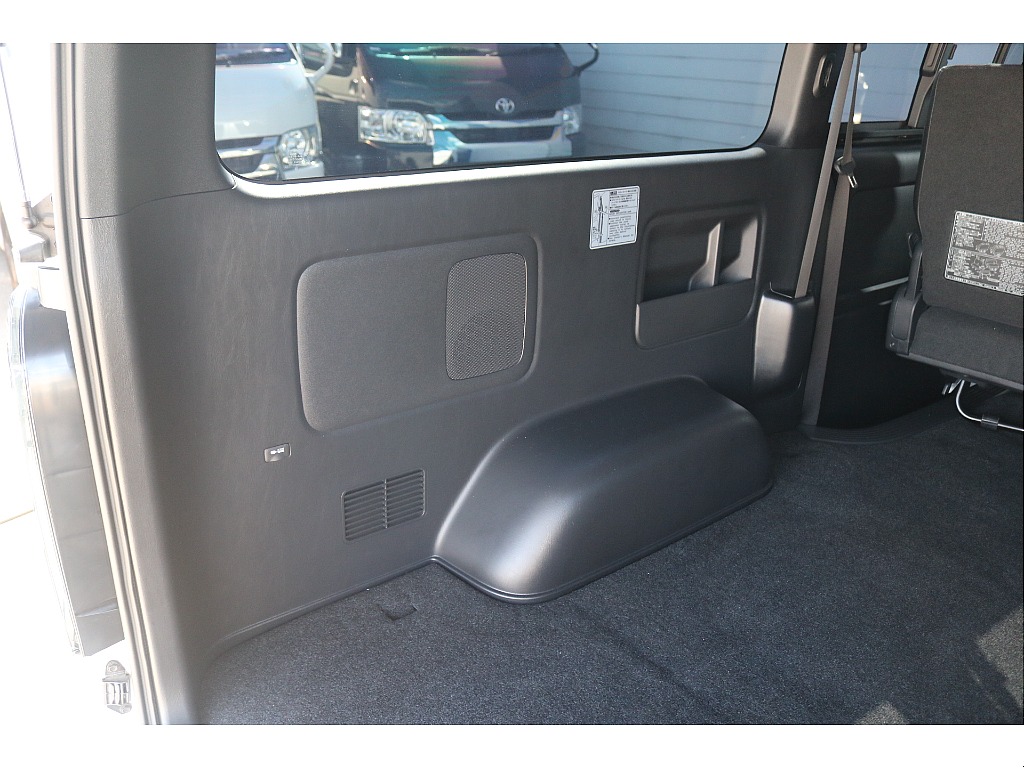 トヨタ ハイエースバン(10枚目)